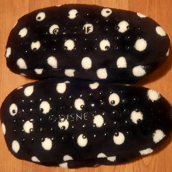 SOLD Minnie Women's 6/7 Bow Gripper Slippers - Picture 3 of 7